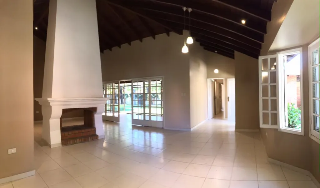 ALQUILO RESIDENCIA EN YKUA SATI DE 1.200 M2 EN ESQUINA — foto 2