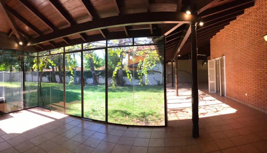 ALQUILO RESIDENCIA EN YKUA SATI DE 1.200 M2 EN ESQUINA — foto 3