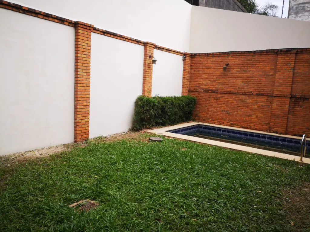 VENDO HERMOSA E IMPECABLE CASA EN MBURUCUYA MIRAFLORES — foto 2