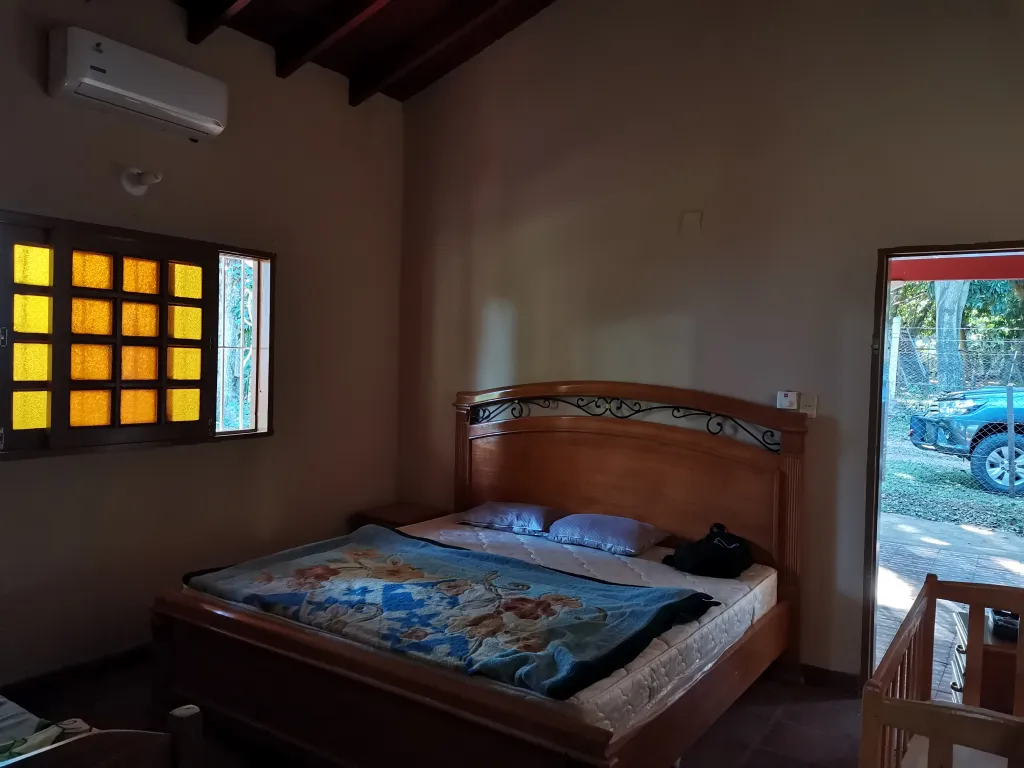 Vendo casa colonial en Ñemby, recibo vehículo. — foto 2