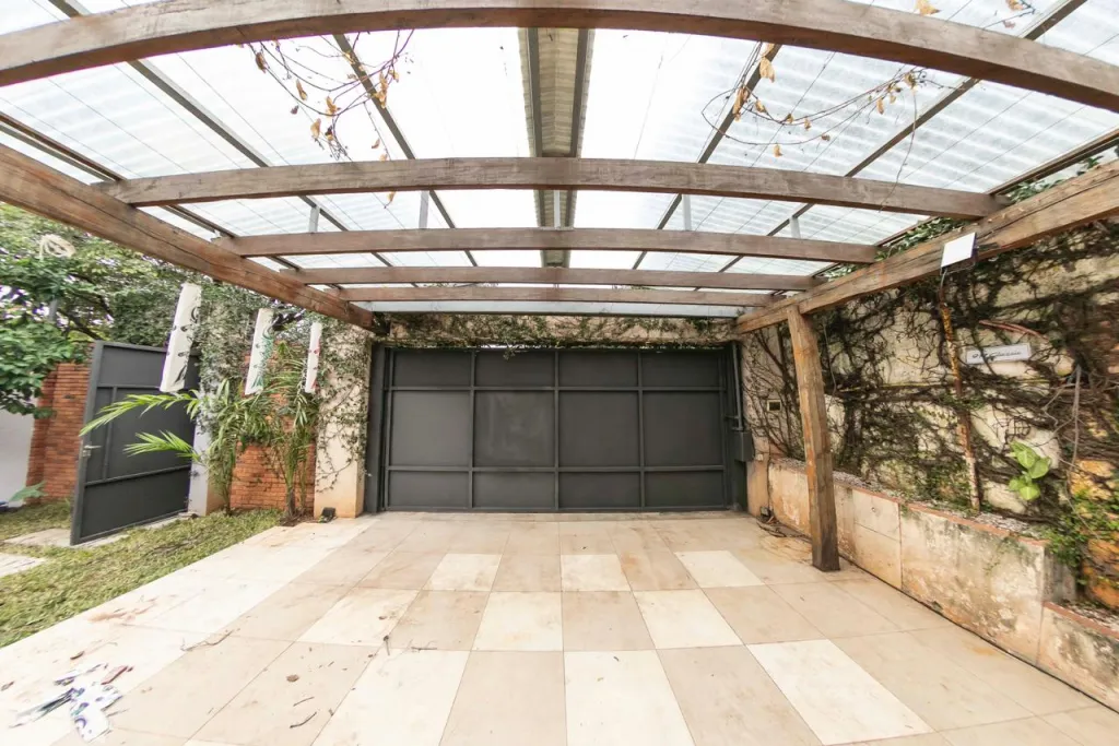 MBURUCUYÁ: ELEGANTE RESIDENCIA MINIMALISTA, 3 DORMITORIOS, JARDÍN, PISCINA, 435.000 USD — foto 2