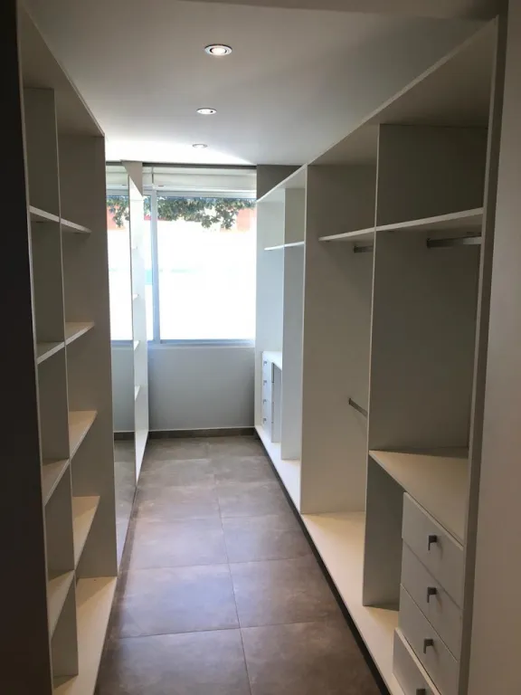 ALQUILO HERMOSO Y MODERNO TRIPLEX EN MBURUCUYA 350M2 🤩 PRECIO: USD 1.800 — foto 2
