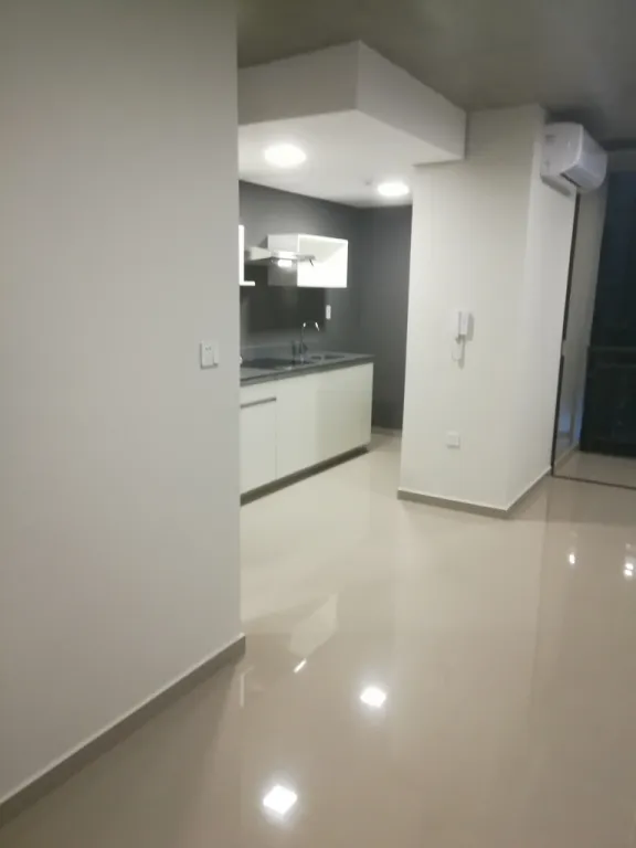 FINO DPTO!!! EDIFICIO INSIGNIA 2. LUQUE — foto 2