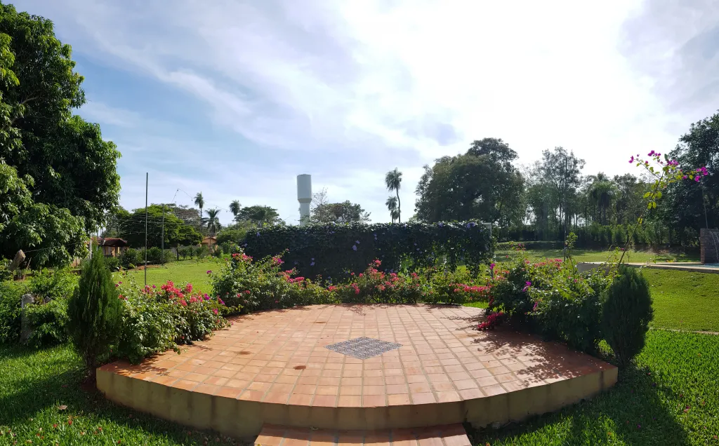 VENDO HERMOSA RESIDENCIA EN LA CIUDAD DE CAACUPÉ — foto 3