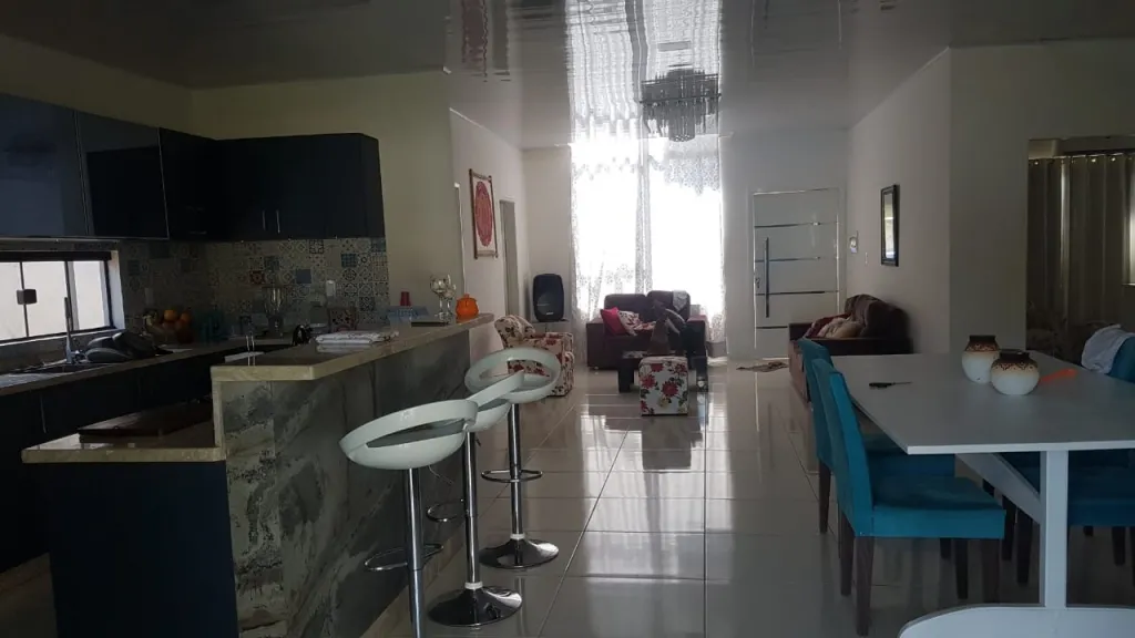 Vendo hermosa casa en Barrio Santa Ana de Ciudad del Este — foto 2