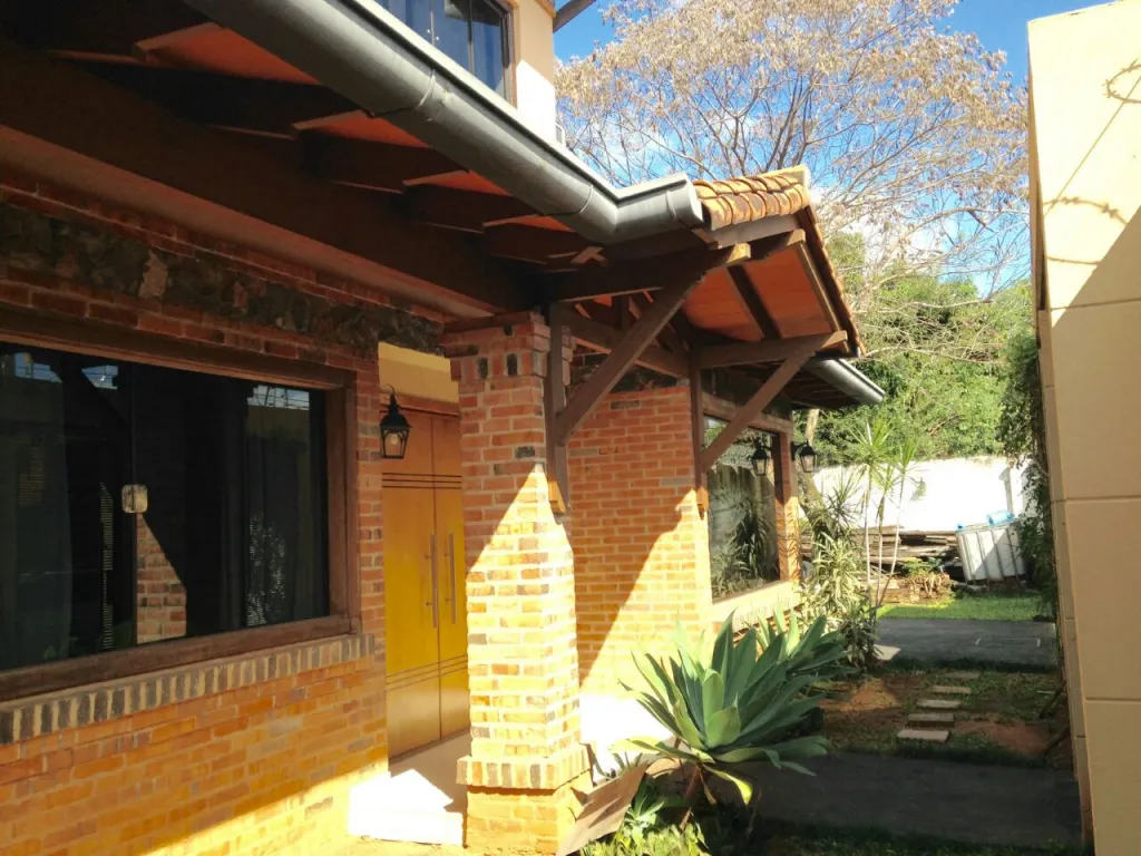 BO HERRERA PROX. AVDA. MCAL. LOPEZ: 960M2, ELEGANTE RESIDENCIA, GRAN JARDÍN, 650.000 USD. — foto 2