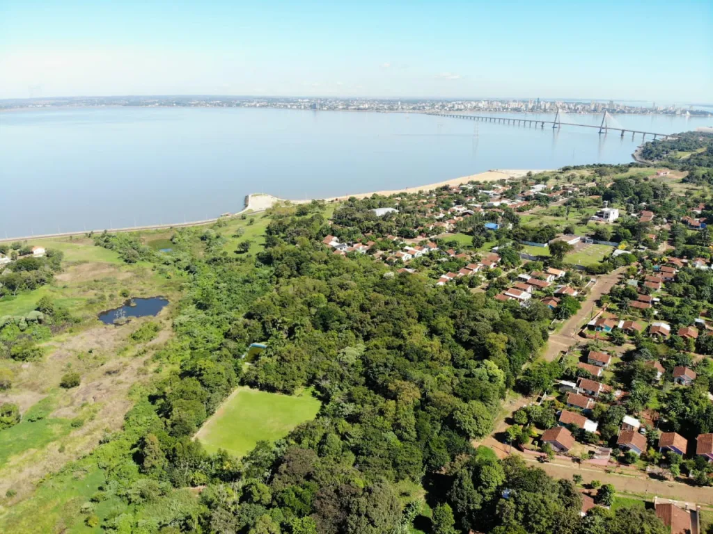 DUEÑO VENDE HERMOSA CASA QUINTA EN ENCARNACIÓN — foto 2
