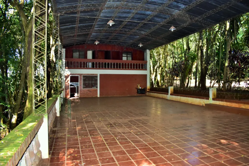 DUEÑO VENDE HERMOSA CASA QUINTA EN ENCARNACIÓN — foto 3