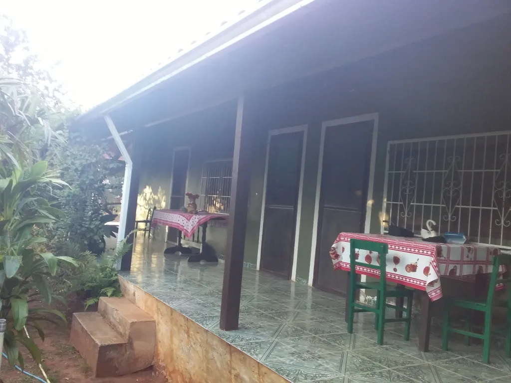 casa quinta en el centro de itacurubí de la cordillera, barrio sta lucia a mts del yhaguy — foto 3