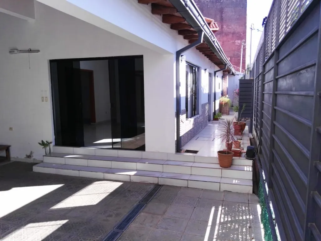 Casa de 02 dormitorios, en barrio Laguna Grande, zona Pinedo Shopping — foto 2