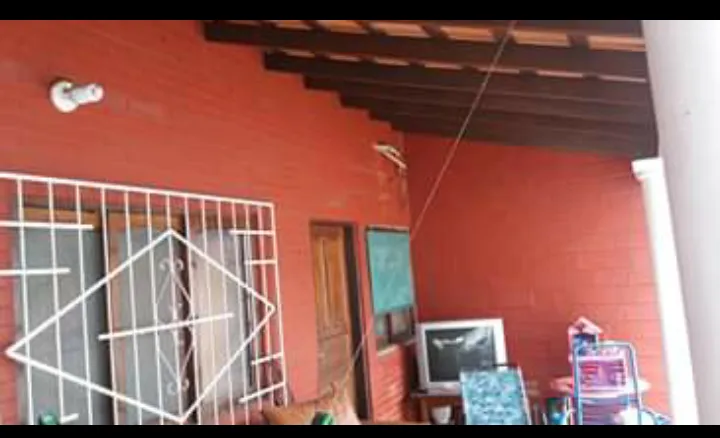 Vendo casa en Fdo de la Mora. Frente al Súper Real. Inmejorable ubicación. 400 m2 — foto 3