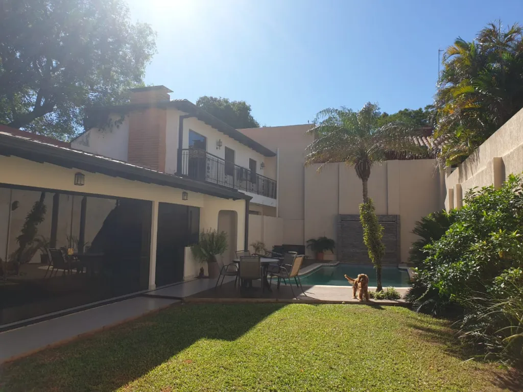 DUEÑO VENDE RESIDENCIA BARRIO MANORA — foto 3