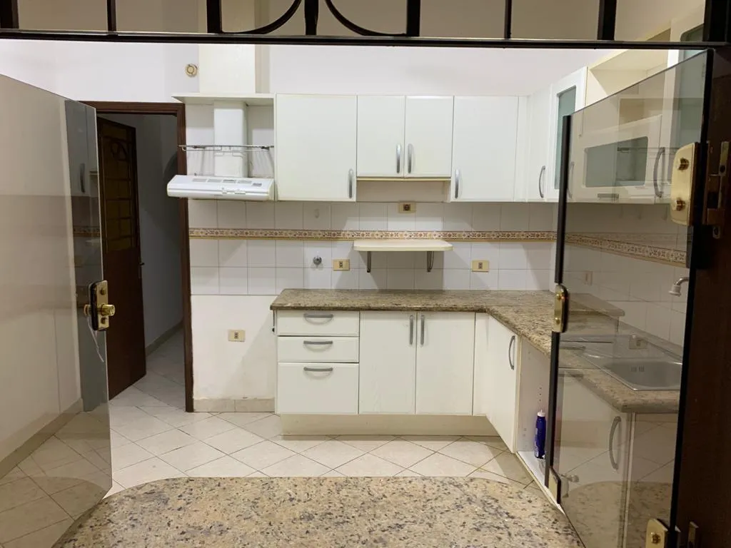 ELEGANTE DUPLEX DE 3 DORMITORIOS CON PISCINA ZONA SHOPPING DEL SOL — foto 2