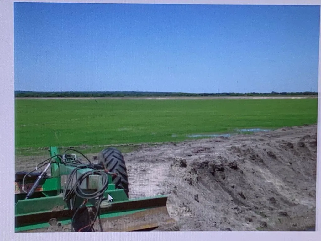 MISIONES 570 HAS SOBRE RUTA ASFALTADA Y EN EL FONDO LINDA CON EL RÍO TEBICUARY — foto 3