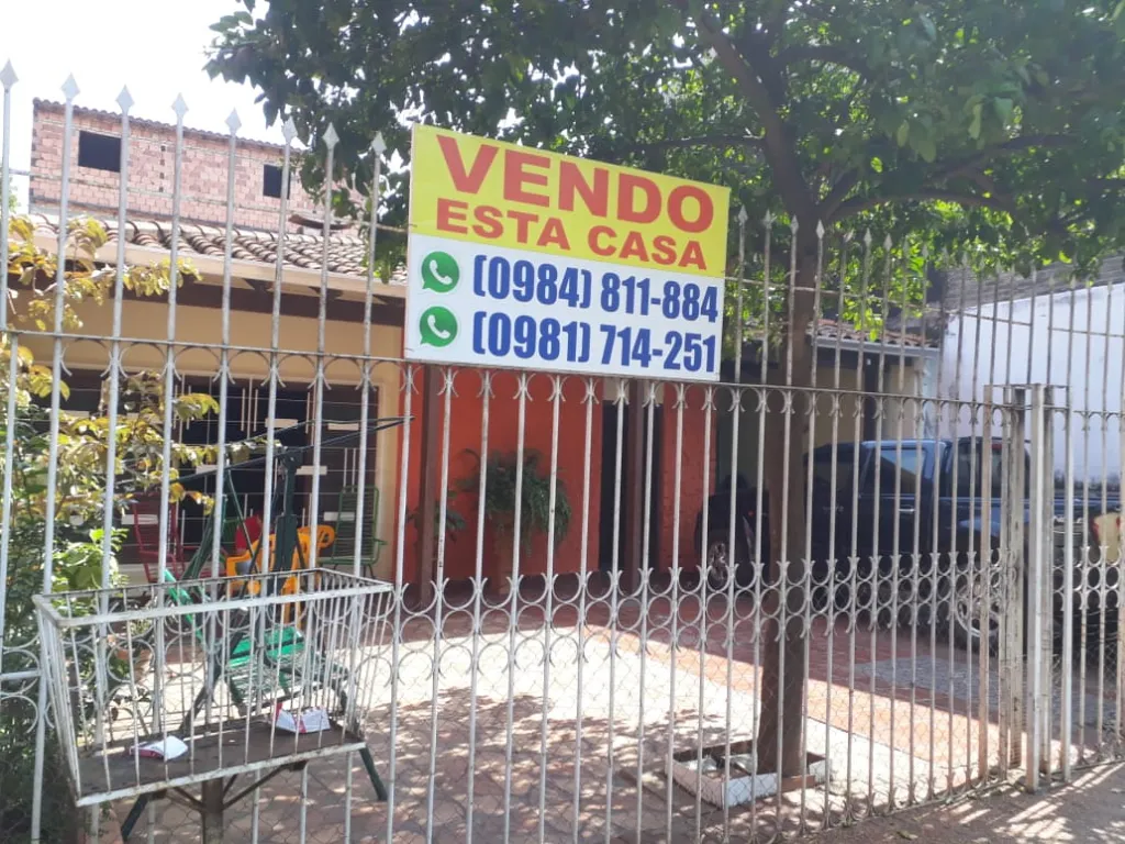 VENDO CASA AMPLIA CON EXCELENTE UBICACIÓN EN EL CENTRO DE SAN LORENZO — foto 3