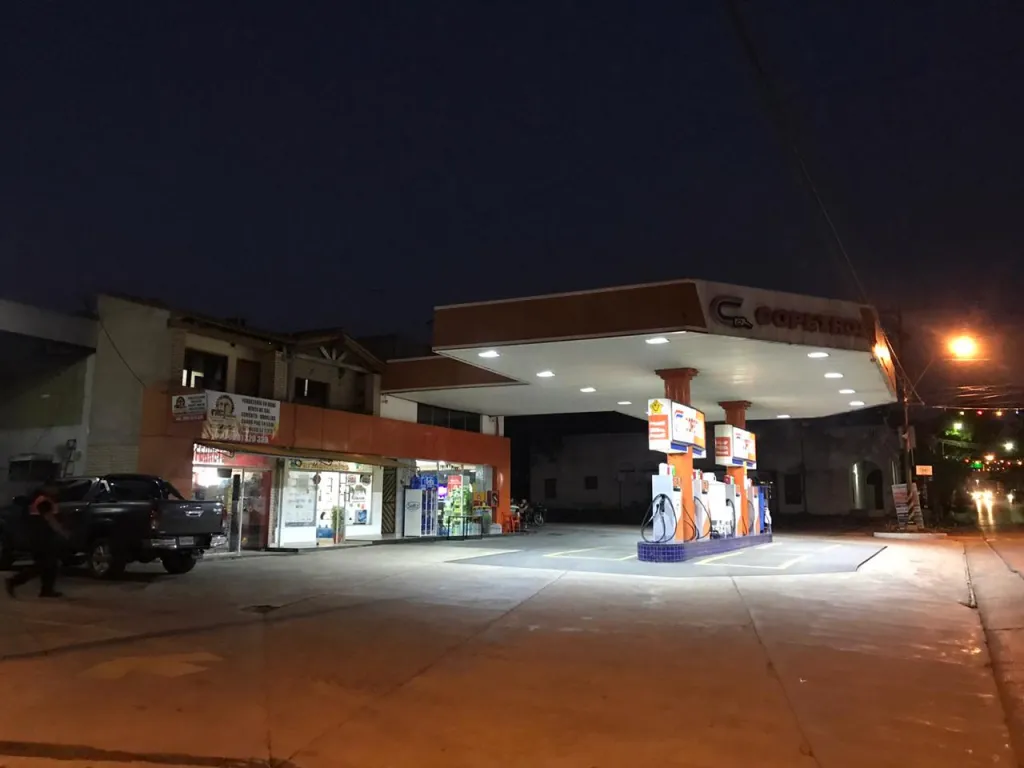 ESTACION DE SERVICIO — foto 2