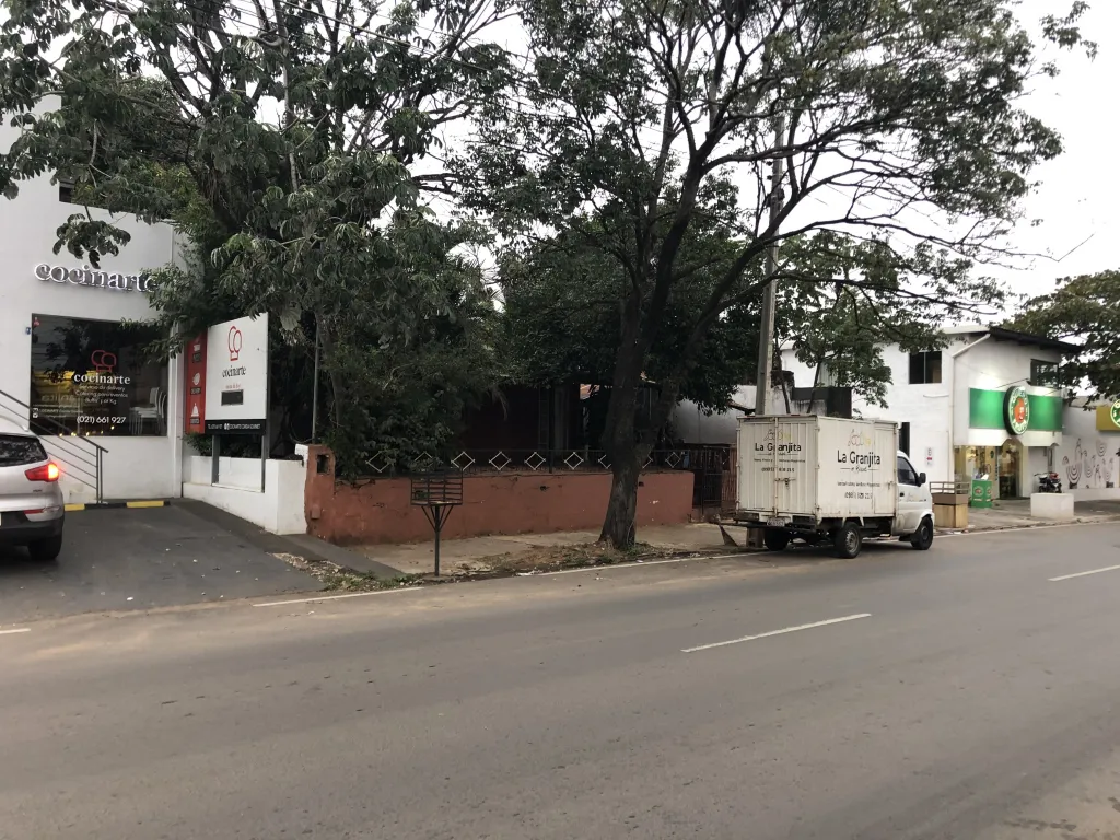 Vendo propiedad sobre julio correa zona barrió mburucuya — foto 2