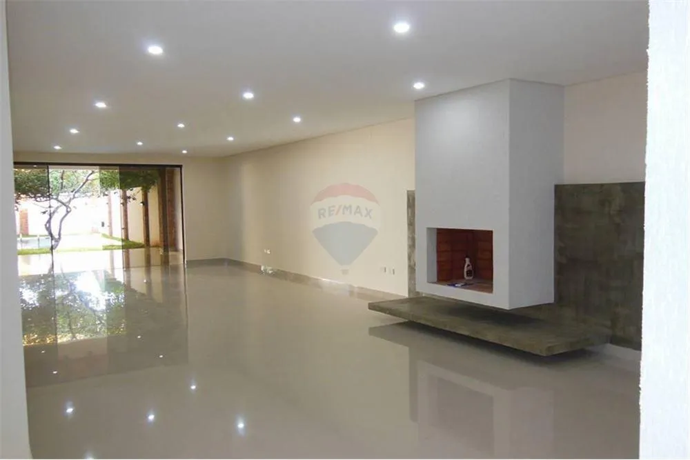 Venta hermosa Residencia está situada en el prestigioso Barrio Mburucuya — foto 2