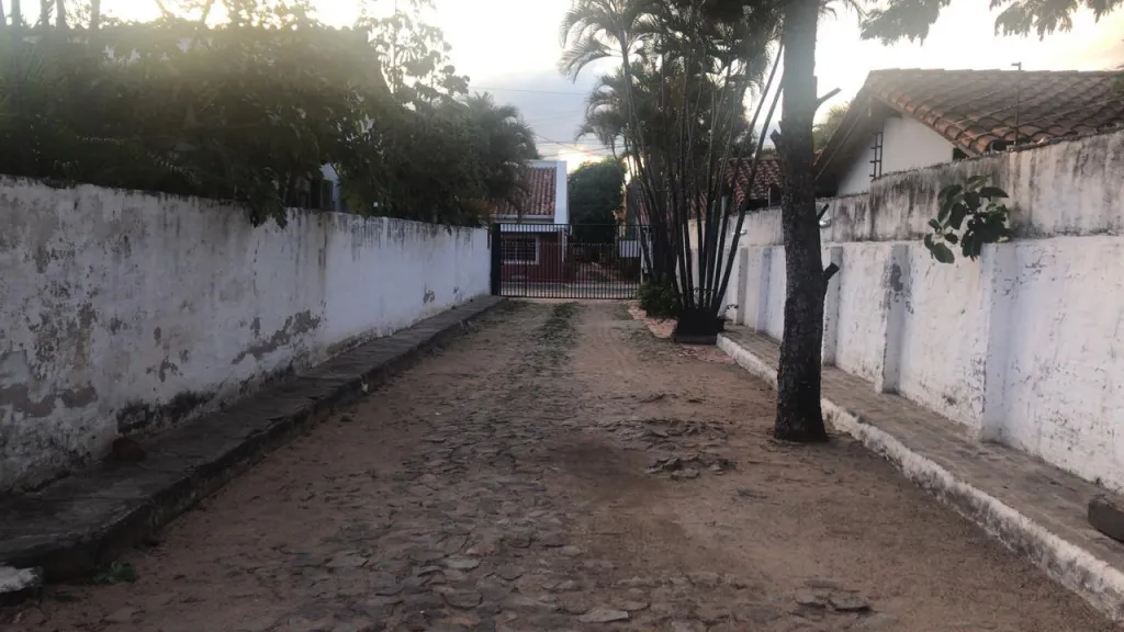 INMOBILIARIA ALQUILA CASA a 1 cuadra de la Av. Artigas, Zona Hospital Geriátrico del IPS. — foto 2