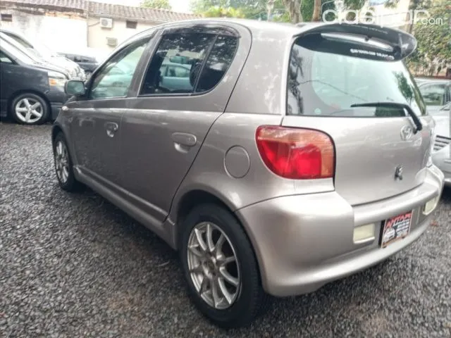 Toyota Vitz 2002 — foto 5