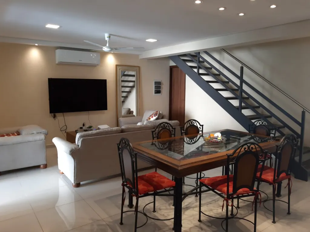 BO. MCAL. ESTIGARRIBIA: ELEGANTE TRIPLEX, TOTALMENTE AMOBLADO, DECORADO, 3 SUITES, JARDÍN. — foto 3