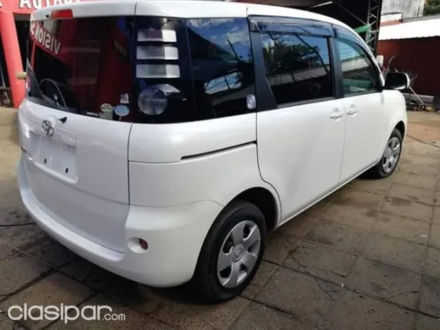 Toyota Sienta 2010 - foto 2