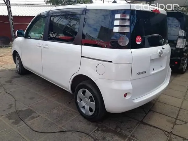 Toyota Sienta 2010 — foto 3