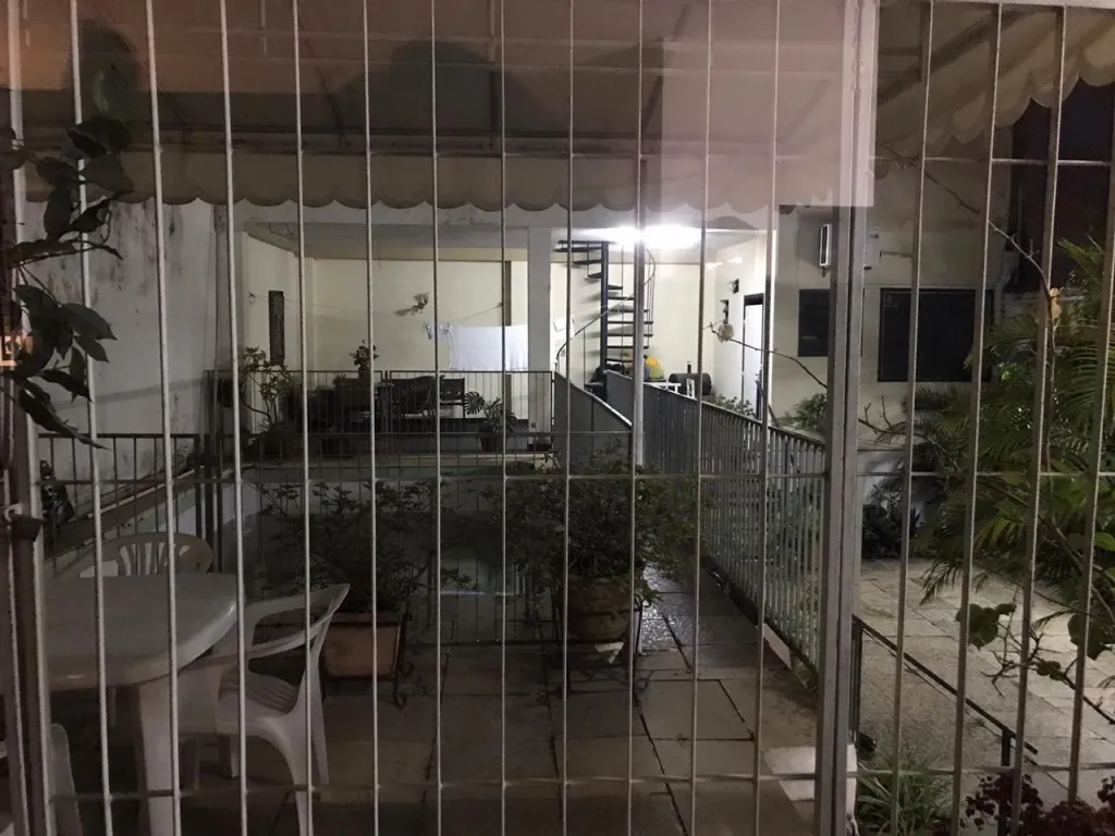 BO LAS MERCEDES: CONFORTABLE RESIDENCIA, 4 DORMITORIOS (1 EN PB), JARDÍN, PISCINA. — foto 2