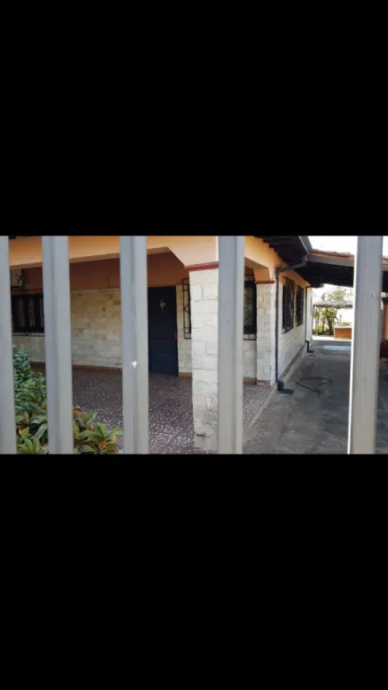 Hermosa casa en capiata equipada ( amoblado, equipos electrónicos ) — foto 2