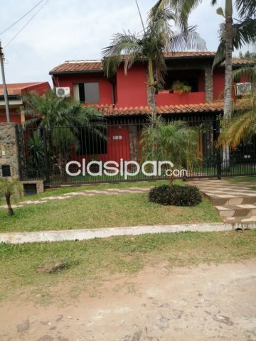 Residencias / Mansiones - RESIDENCIA DE 2 PLANTAS EN FERNANDO DE LA MORA ZONA NORTE A 6 CUADRAS DE MCAL. LOPEZ