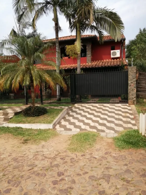 RESIDENCIA DE 2 PLANTAS EN FERNANDO DE LA MORA ZONA NORTE A 6 CUADRAS DE MCAL. LOPEZ — foto 2