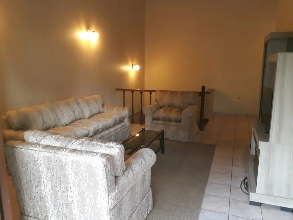 Bº HERRERA: ELEGANTE DÚPLEX AMOBLADO, 3 DORMITORIOS, JARDÍN, PISCINA, 1.500 USD. — foto 2