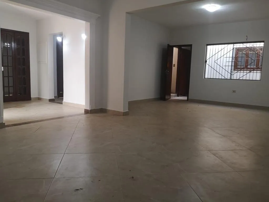 Bº VISTA ALEGRE: 435M2, ELEGANTE RESIDENCIA EN VENTA, 850.000.000 GS. — foto 3