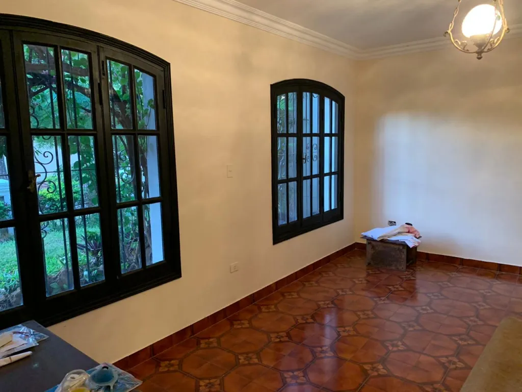 BARRIO JARA (LEÓN CONDOU, CENTENARIO): AMPLIA RESIDENCIA IDEAL P OFICINAS, 6.600.000 GS. — foto 3