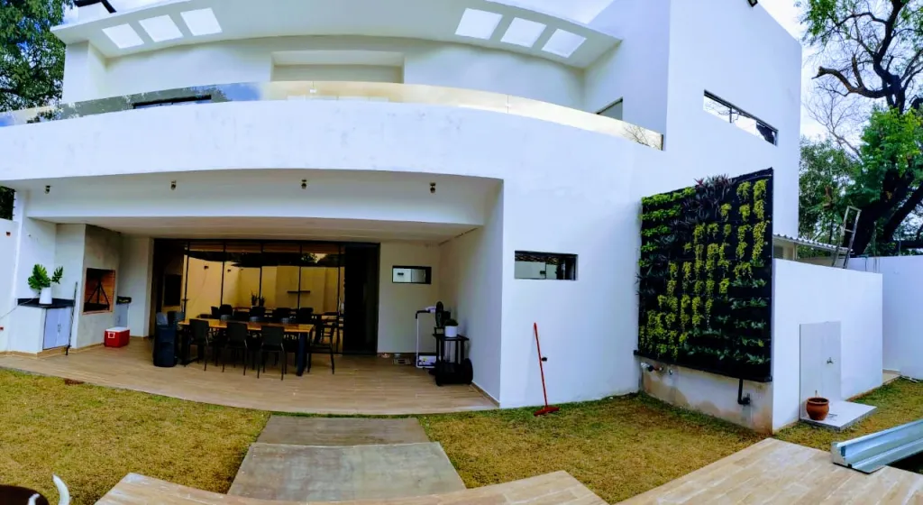 VENDO RESIDENCIA MODERNA EN LUQUE — foto 2