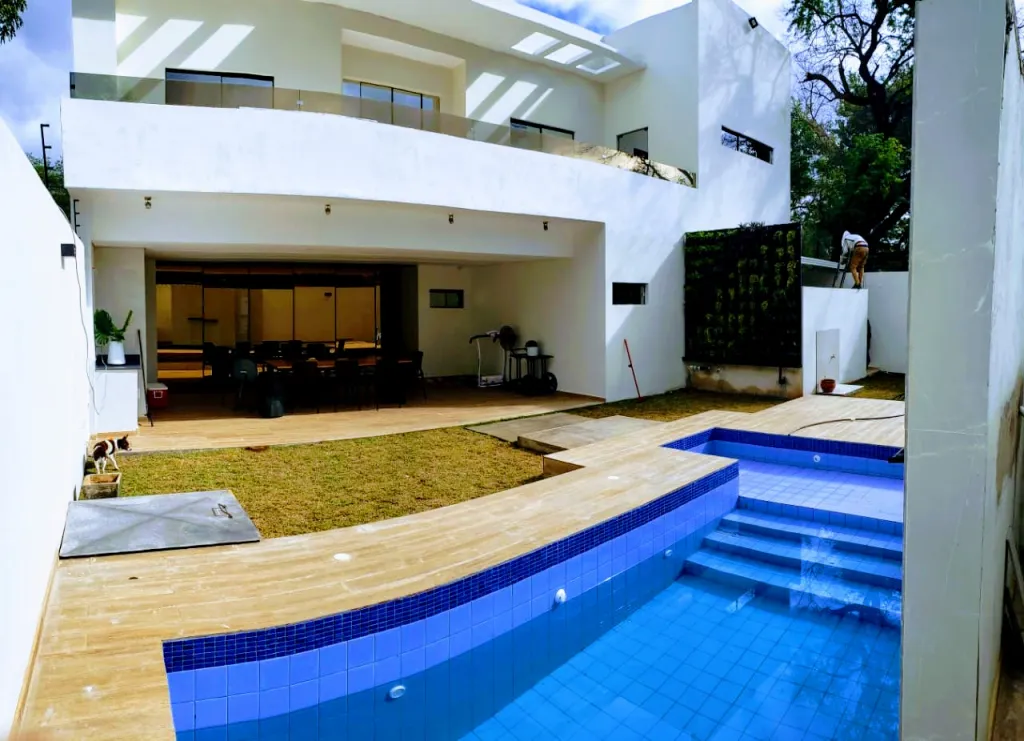 VENDO RESIDENCIA MODERNA EN LUQUE — foto 3