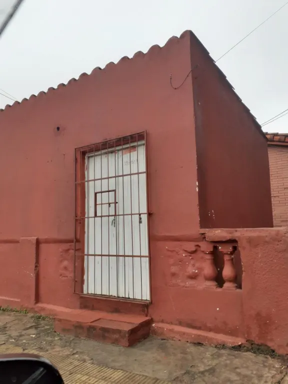 VENDO CASA EN BARRIO MBOKAJATY, ZONA COLEGIO SANTA ANA (St. Annes School) — foto 2