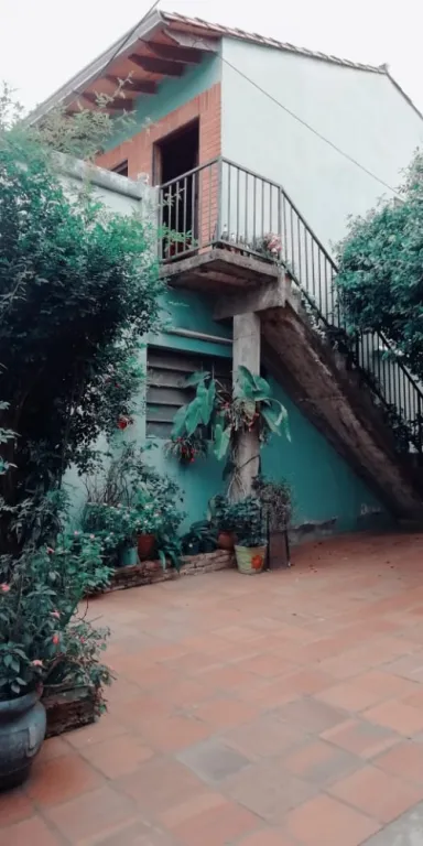 VENDO CASA CON SALON COMERCIAL, SOBRE RUTA ASFALTADA Y A METROS DEL SUPER LA BOMBA-ÑEMBY — foto 2