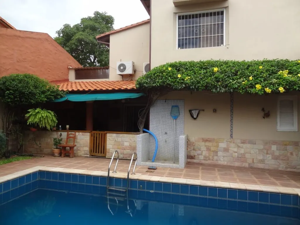 CASA EN BARRIO MBURUCUYÁ — foto 2