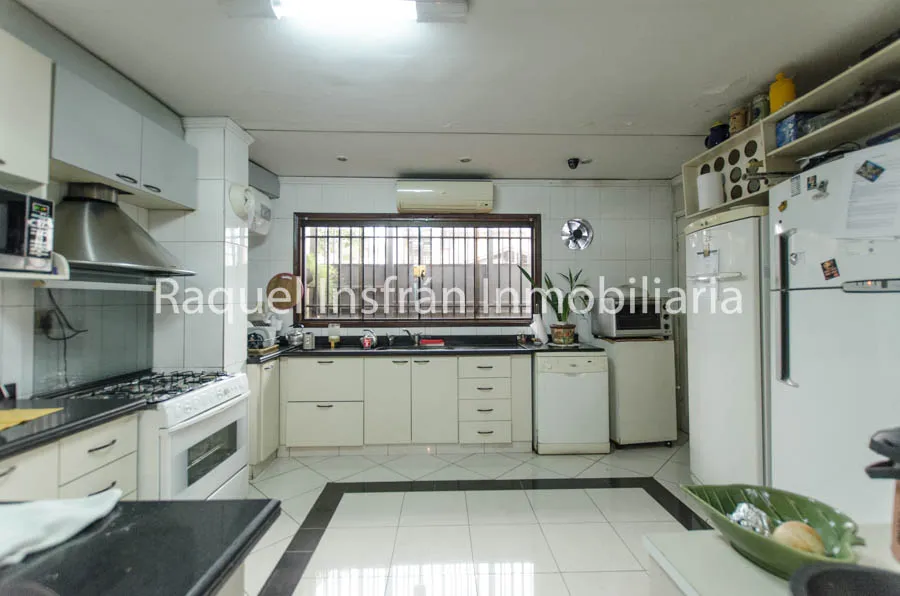 AlquiloVendo Casa Amplia En Barrio Obrero — foto 3