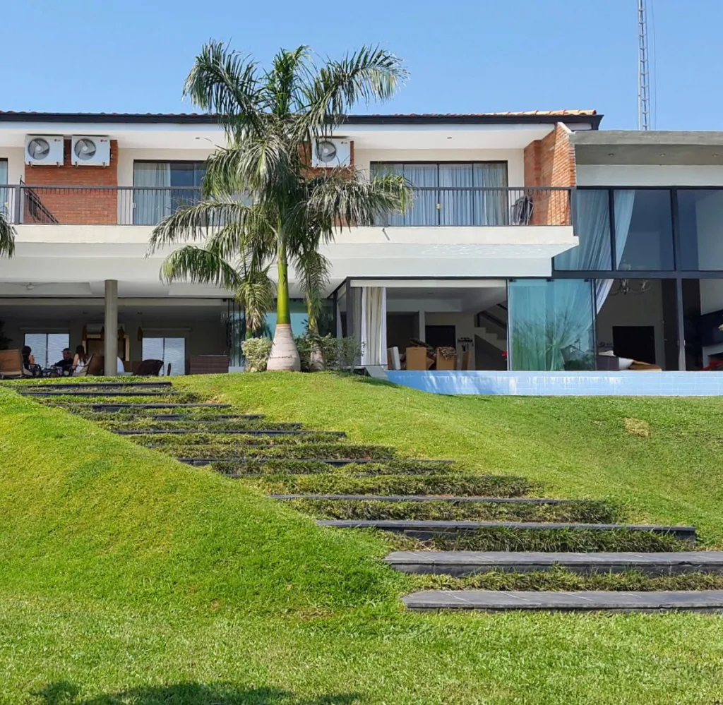 REMANSO: INIGUALABLE RESIDENCIA MINIMALISTA S EL RIO PARAGUAY, 680.000 USD — foto 2