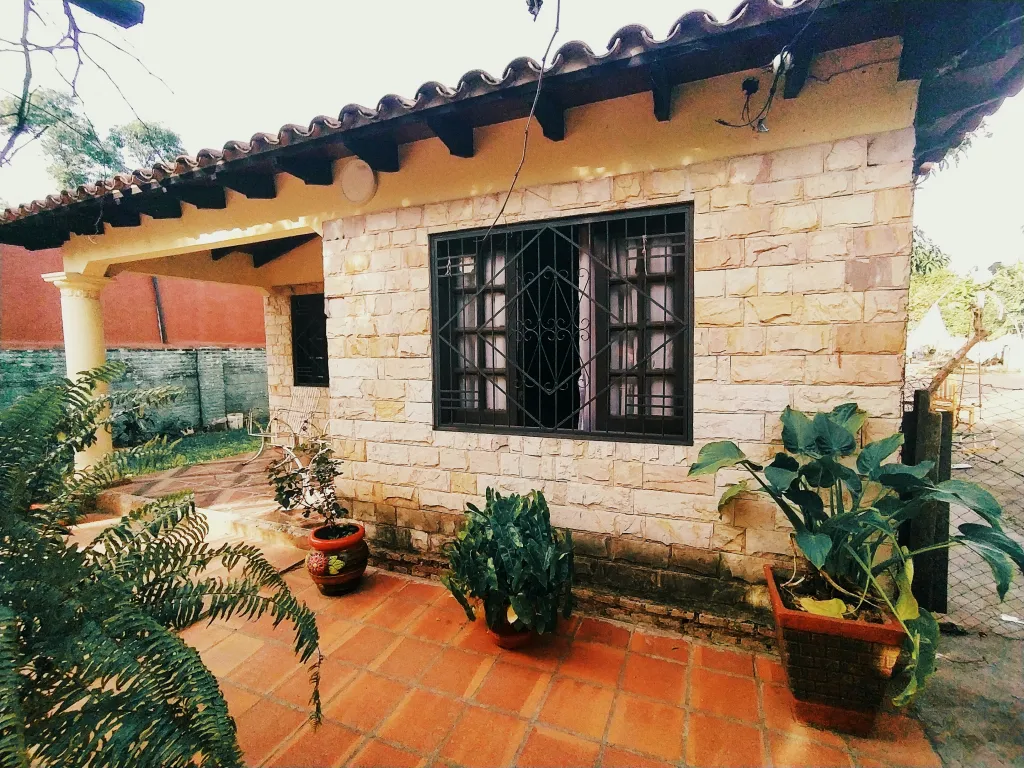 CASA EN VENTA EN SAN LORENZO. UBICACIÓN PRIVILEGIADA — foto 2
