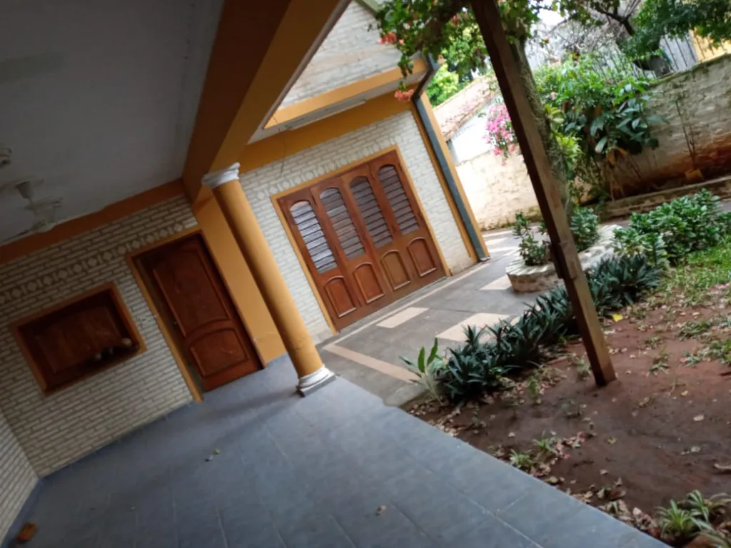 VENDO HERMOSA CASA EN FERNANDO DE LA MORA ZONA SUR PRÓXIMO A SOLDADO OVELAR. — foto 2