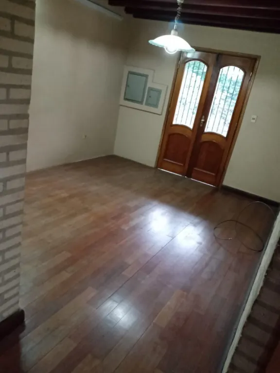 VENDO HERMOSA CASA EN FERNANDO DE LA MORA ZONA SUR PRÓXIMO A SOLDADO OVELAR. — foto 3