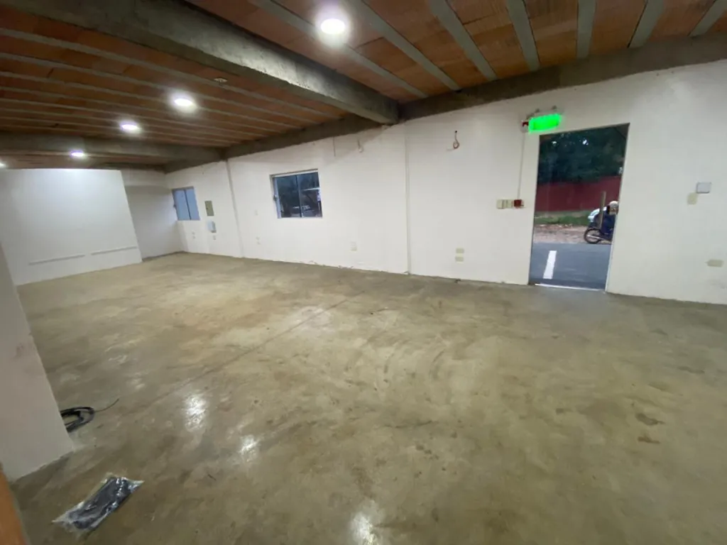 Alquilo tinglado 560 m2 — foto 3