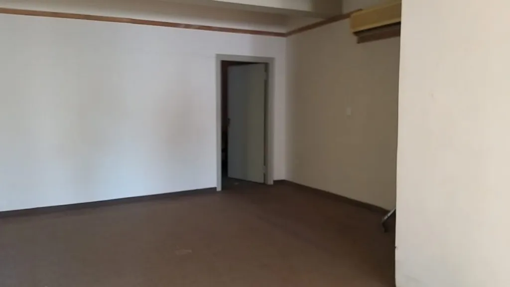 VENTA DE SALON CON OFICINA EN VILLA MORRA — foto 2