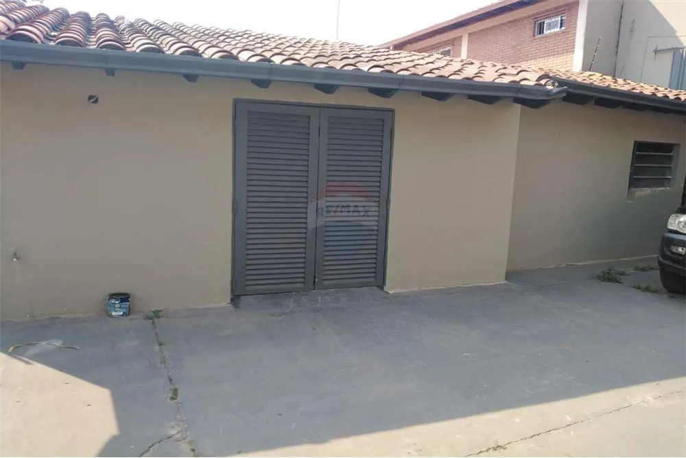 PROX. AVDA. MCAL. LOPEZ, MME LYNCH, MUNICIPALIDAD ASU: ESPECTACULAR DEPOSITO + TERRENO. — foto 2