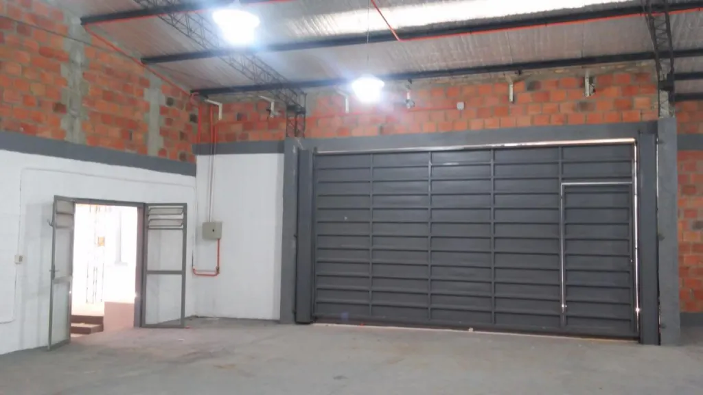BARRIO JARA, PROX, TEXTILIA, COSTANERA: 725M2 DEPOSITO + OFICINA, 1.800 USD — foto 3