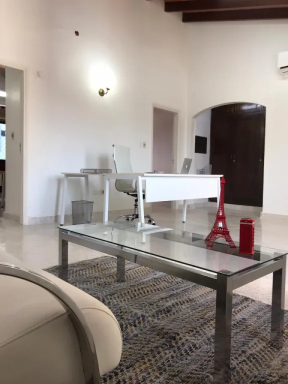 Oficinas a 50 mts del Palacio de Justicia, agua, luz e internet incluido — foto 2