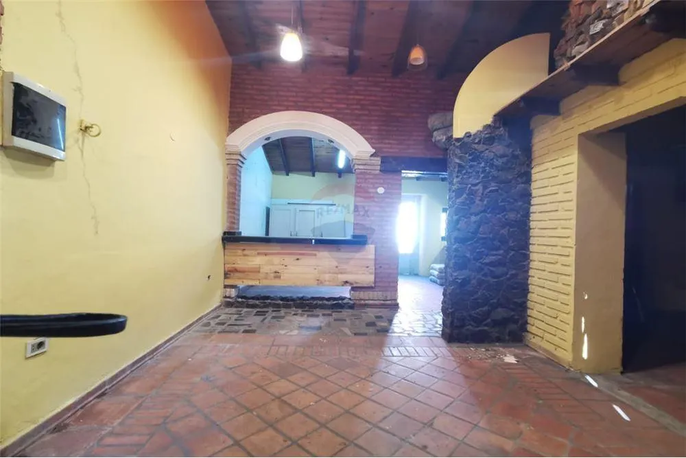 ALQUILO SALÓN COMERCIAL EN EL CENTRO DE LUQUE — foto 2